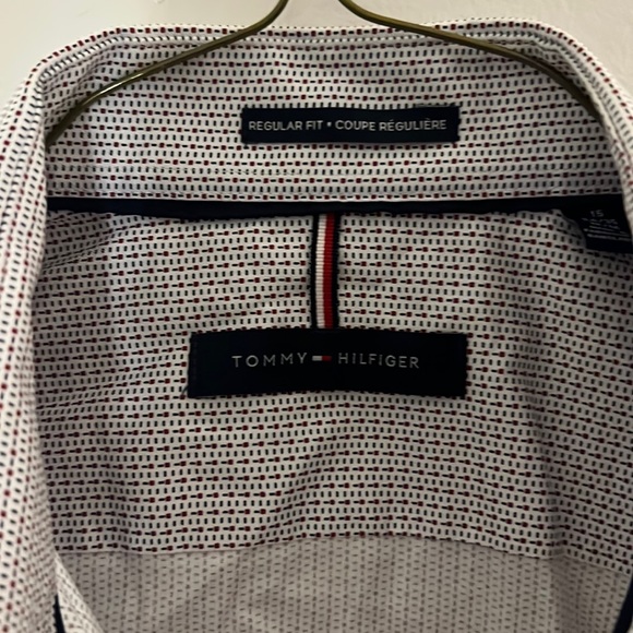 ⭐️ 3/$50 ⭐️ NWT Tommy Hilfiger Regular Fit Dress Shirt - Size Medium - Picture 2 of 7